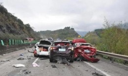 交警爆料重大事故案例视频,惊心动魄！交警揭秘重大事故案例视频背后的真相