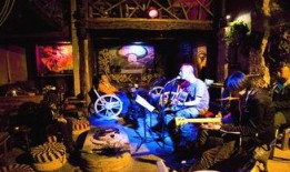 丽江最近爆料酒吧的视频,视频揭秘网红酒吧背后的故事