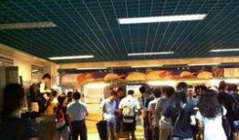 网友爆料学校食堂视频真实,学校食堂卫生问题触目惊心